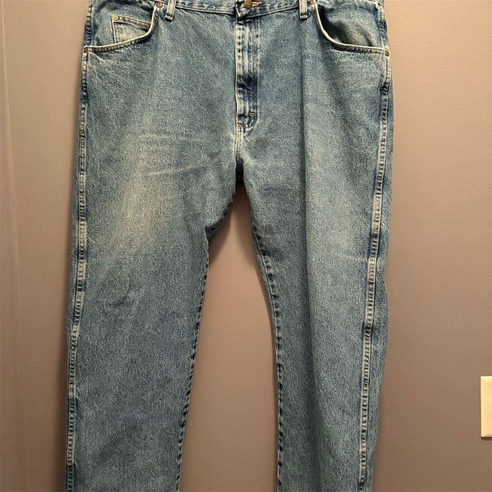 Wrangler Men's Straight Blue Jeans Size 42x30 Denim 5-Pocket Style